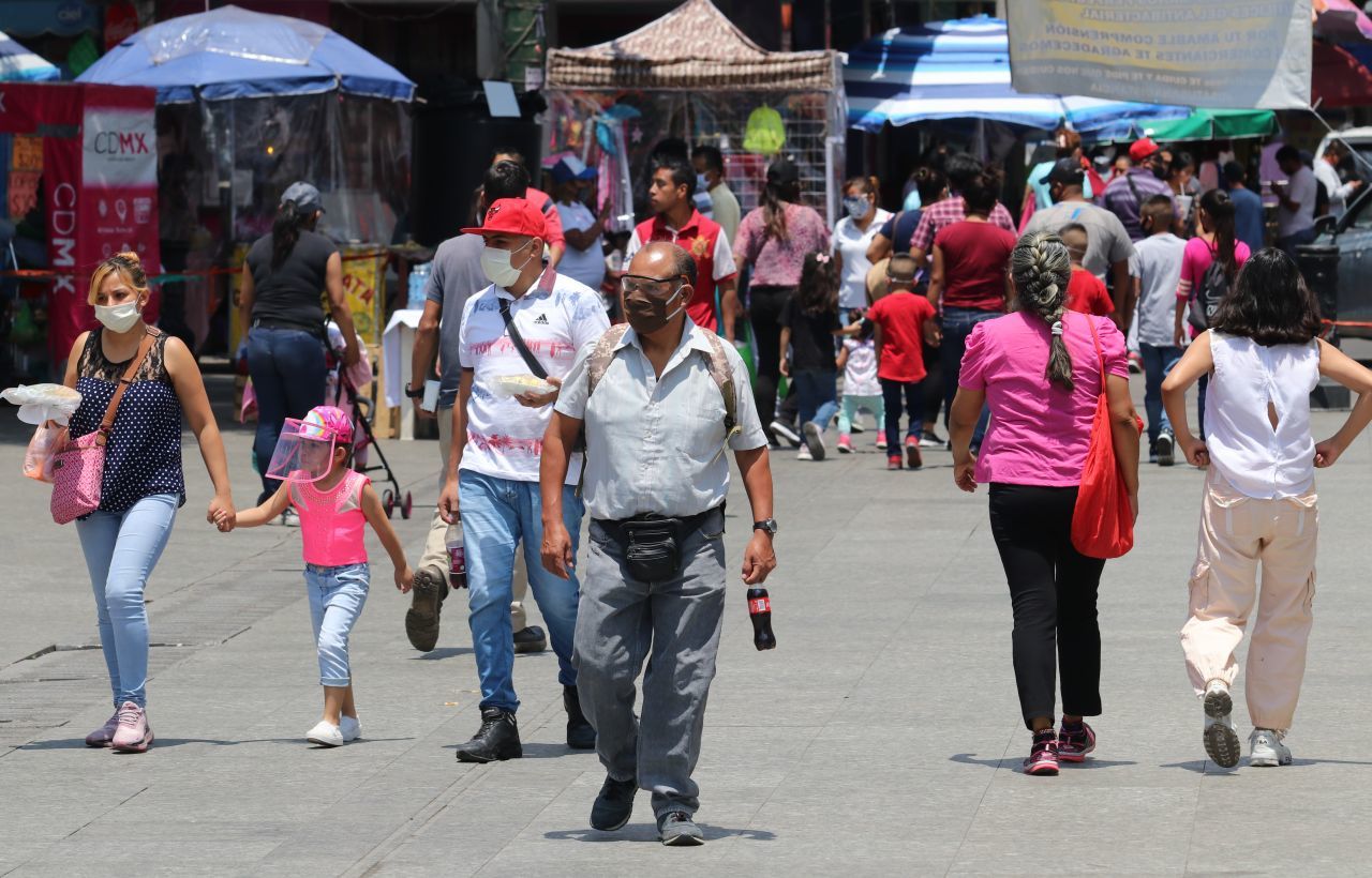 Desde el inició la pandemia hace más de un año y de transitar del semáforo rojo al naranja y amarillo, la CDMX pasó, por fin, a semáforo verde