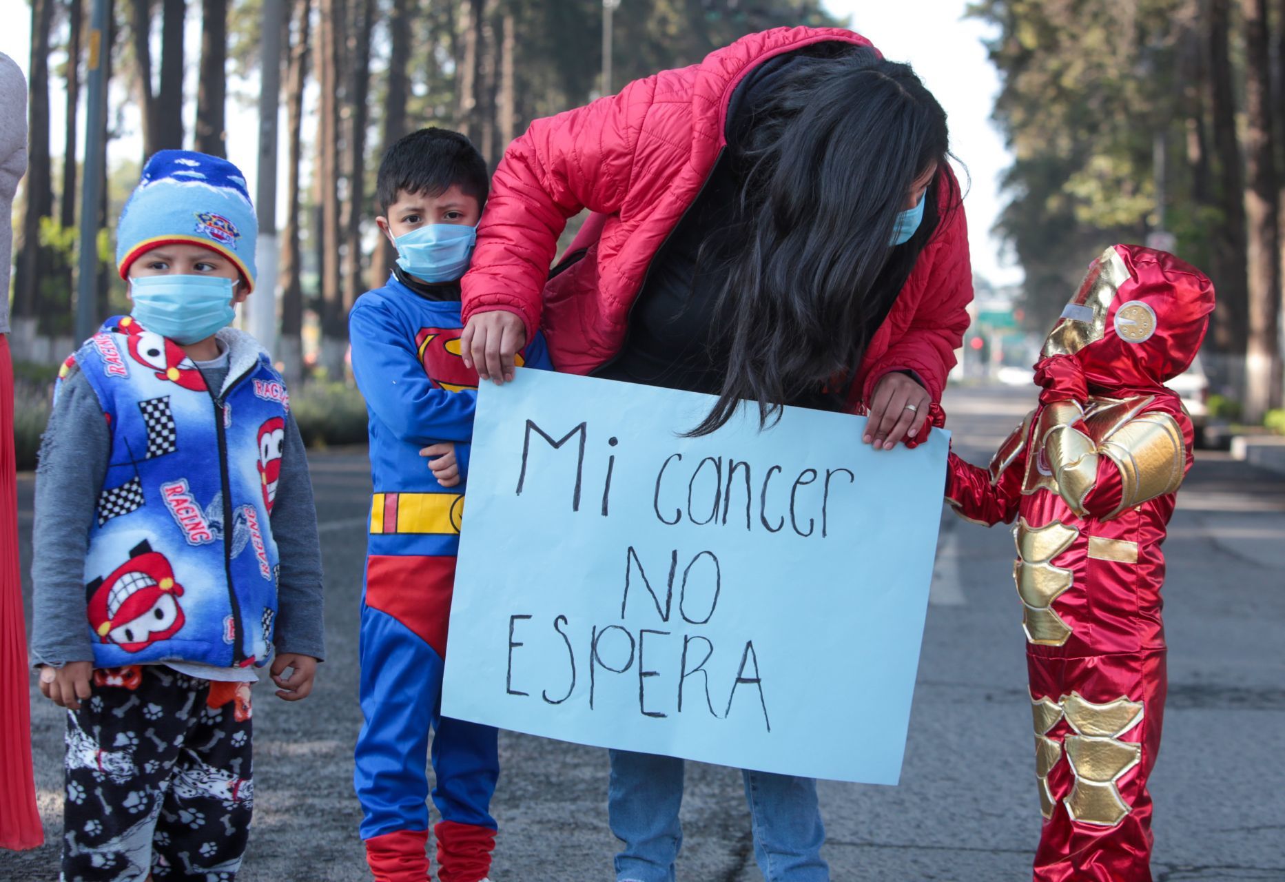 Familiares de niños con cáncer convocaron a un paro nacional por el desabasto de medicamentos oncológicos en el país.