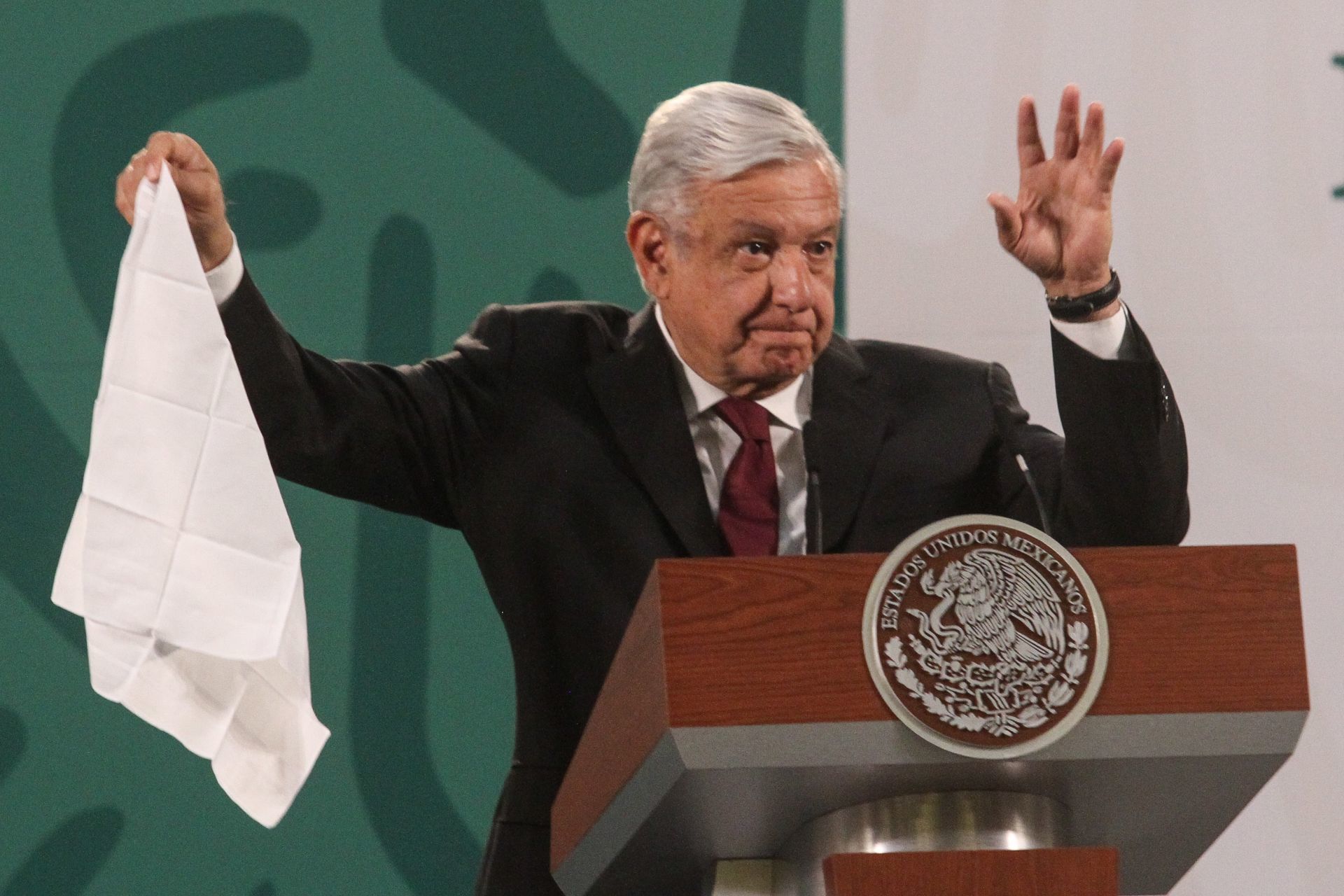 AMLO pañuelo