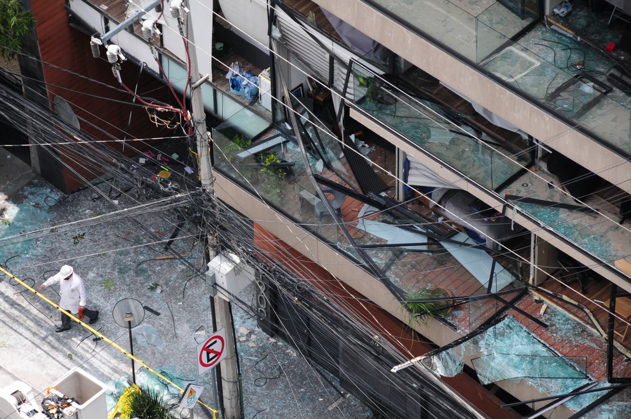 Una explosión por acumulación de gas dejó como saldo la muerte de una persona y 22 más lesionadas, en un edificio de Avenida Coyoacán 1909 en la alcaldía Benito Juárez. 