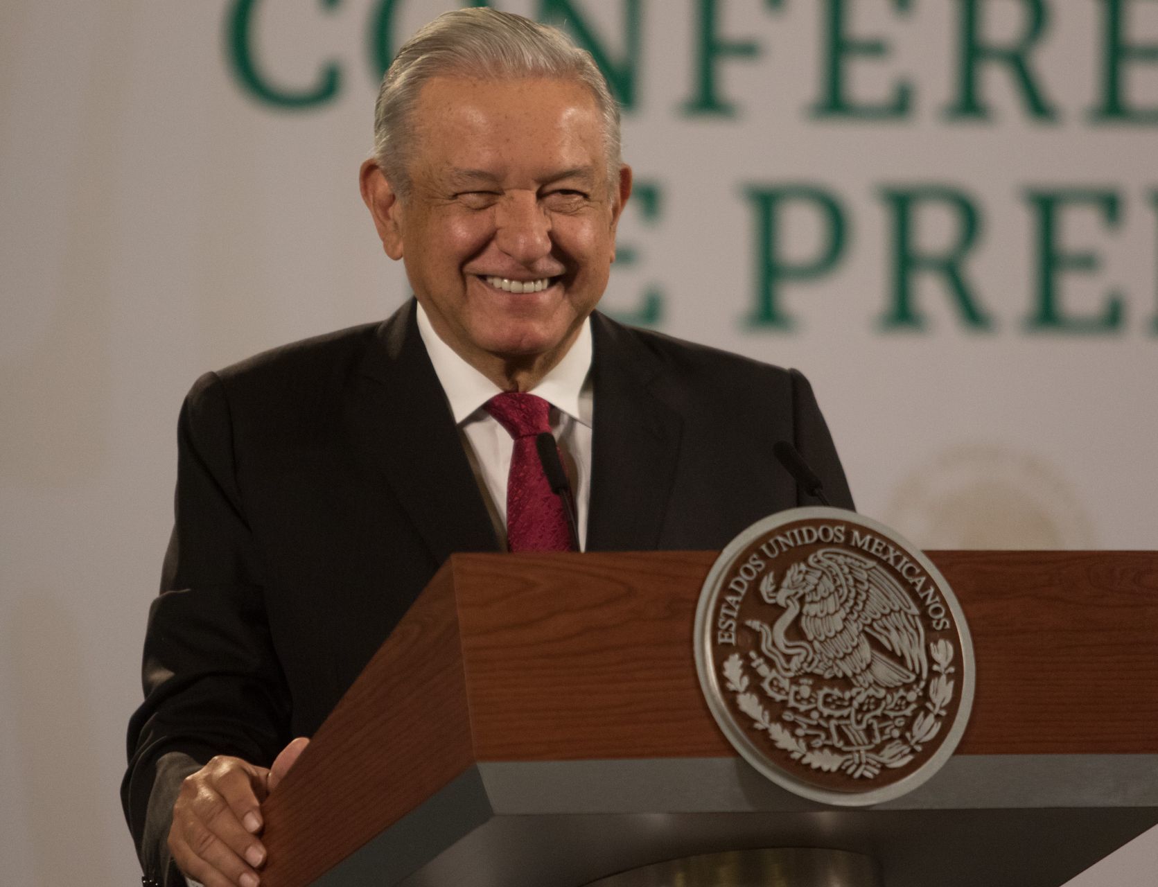 El presidente Andrés Manuel López Obrador se despidió en su mañanera con la rola "Siempre digo lo que pienso", de Calle 13.