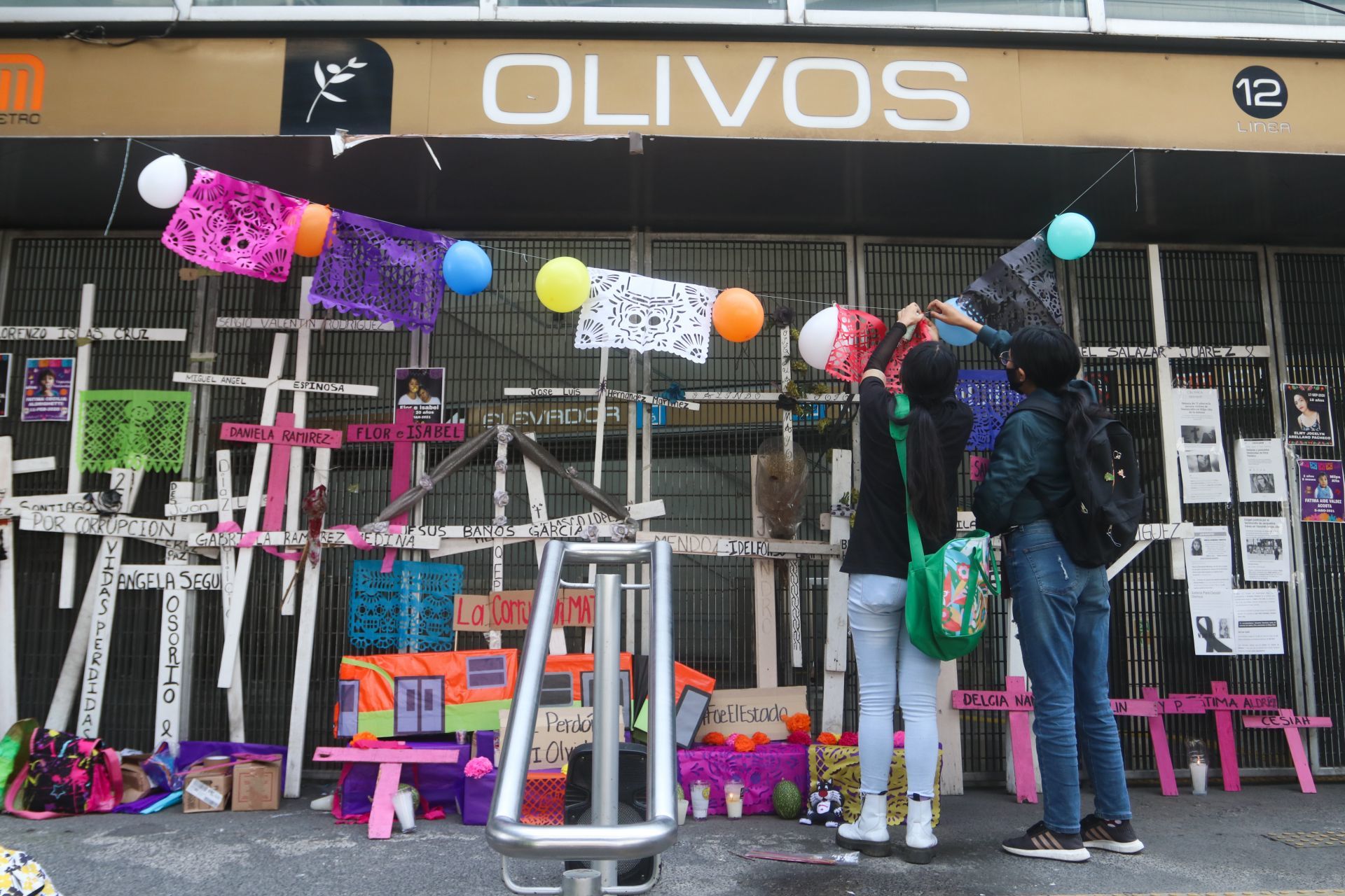 Víctimas de la tragedia de la Línea 12 del Metro, pidieron al Gobierno de la Ciudad hacer un memorial contra la corrupción. 