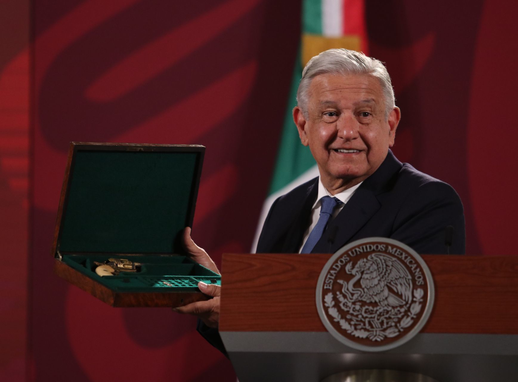 Tras la gira de cuatro días por Centroamérica y el Caribe, el presidente Andrés Manuel López Obrador (AMLO) presumió sus logros, entre ellos, quitar aranceles en alimentos, la compra de vacunas para niños y la recuperación de una pieza histórica.