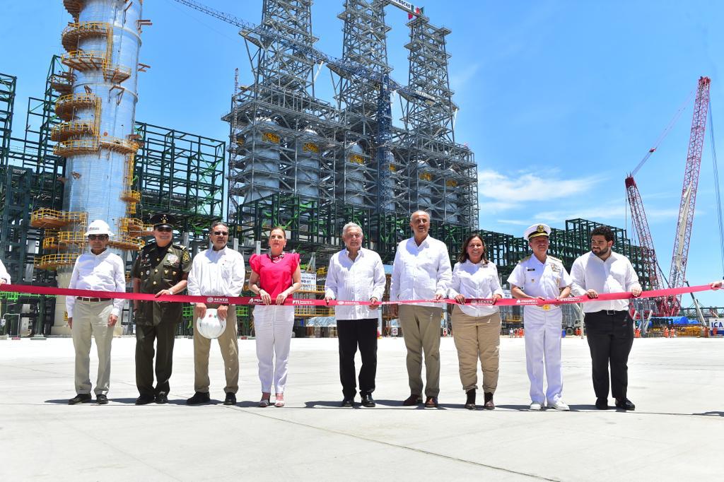 El presidente Andrés Manuel López Obrador inauguró la refinería Dos Bocas en Tabasco.