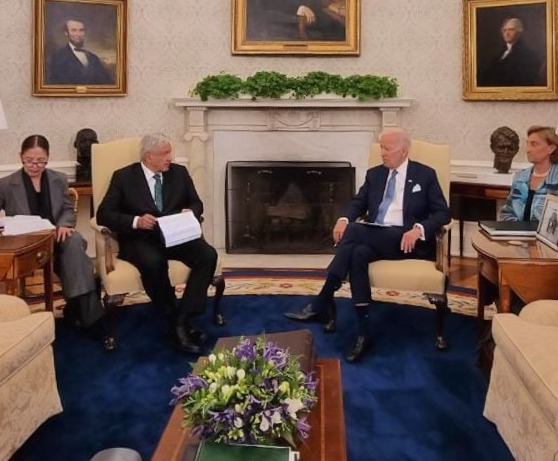 El presidente Andrés Manuel López Obrador respondió a las críticas hechas por su comportamiento ante su homólogo estadounidense Joe Biden, en su segunda visita a la Casa Blanca.