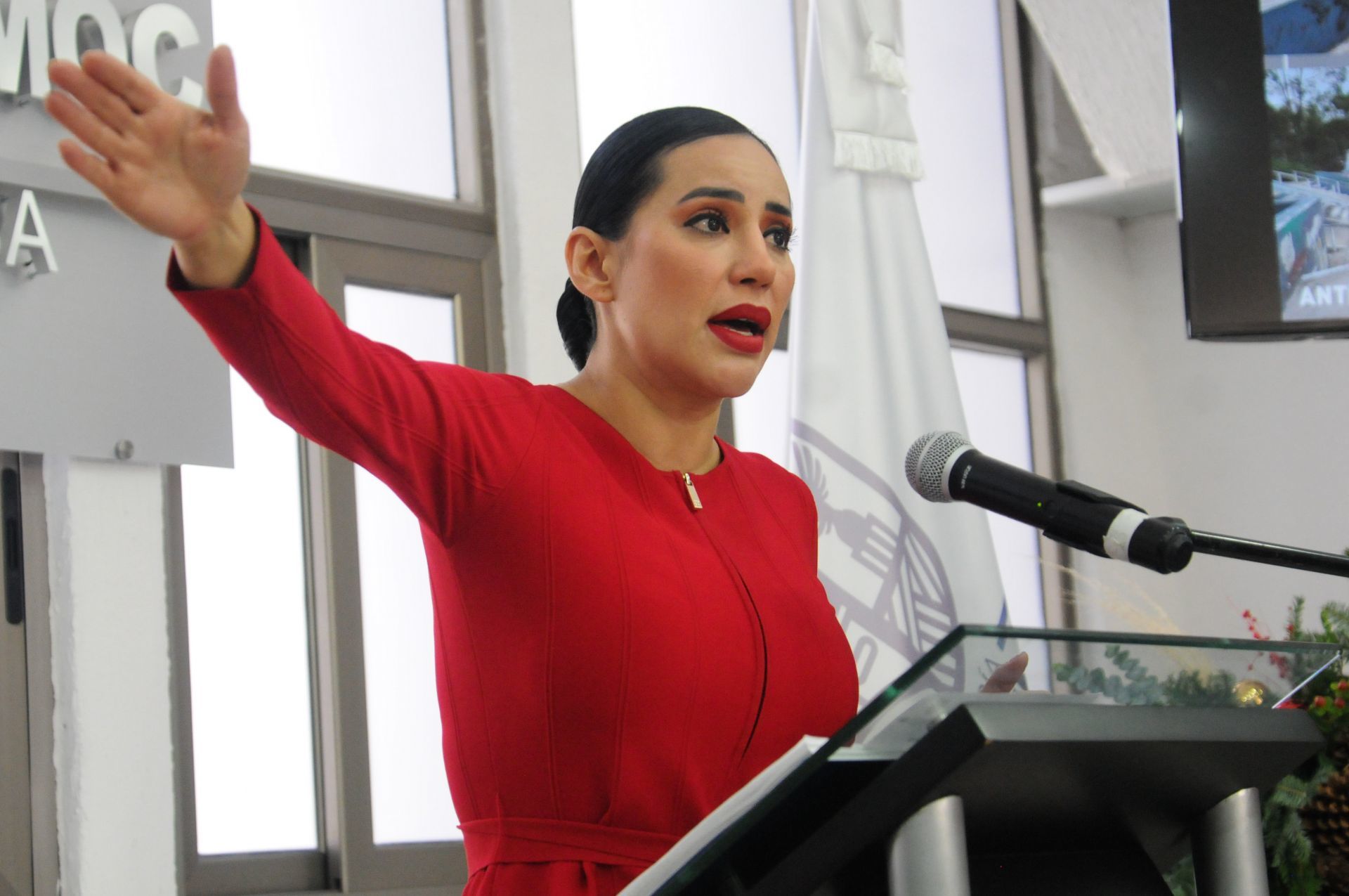 Sandra Cuevas reaparece en la UNAM