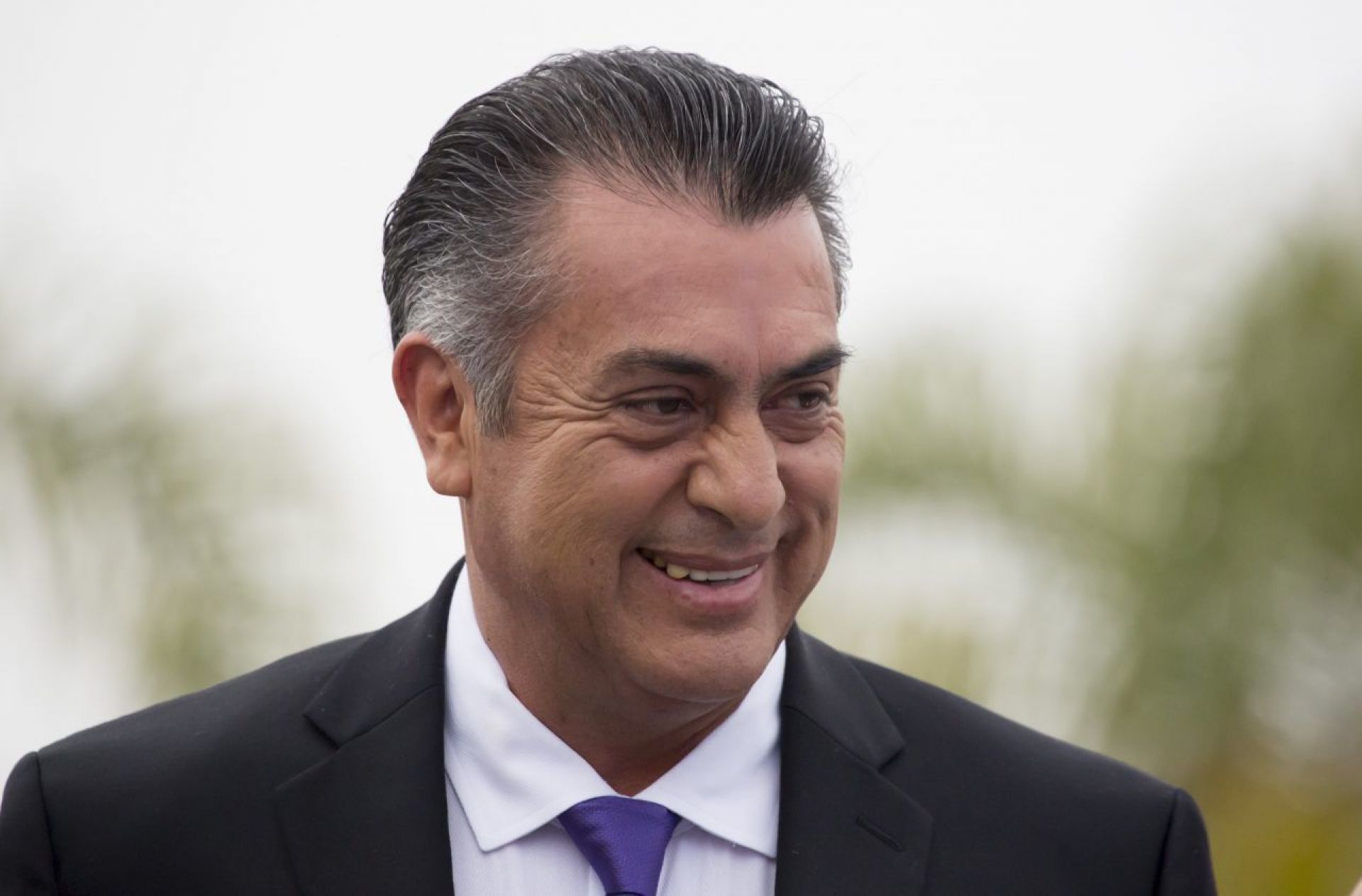 La tarde de este martes, un sujeto irrumpió en la propiedad del exgobernador de Nuevo León Jaime Rodríguez Calderón “El Brinco” y prendió fuego a una de las habitaciones.
