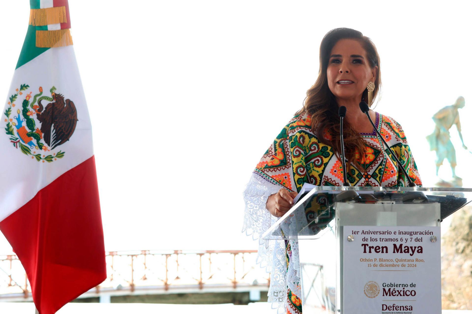 Mara Lezama: De acuerdo con un reportaje del diario Reforma, la mandataria estatal morenista realizó 97 traslados privados desde que era alcaldesa de Cancún.