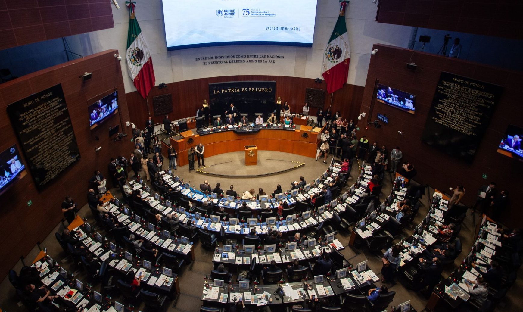 El Senado de la República aprobó en lo general y el lo particular el dictamen que prohíbe que personas con doble nacionalidad puedan ser candidatos a la Presidencia, gubernaturas o jefatura de gobierno de la Ciudad de México.